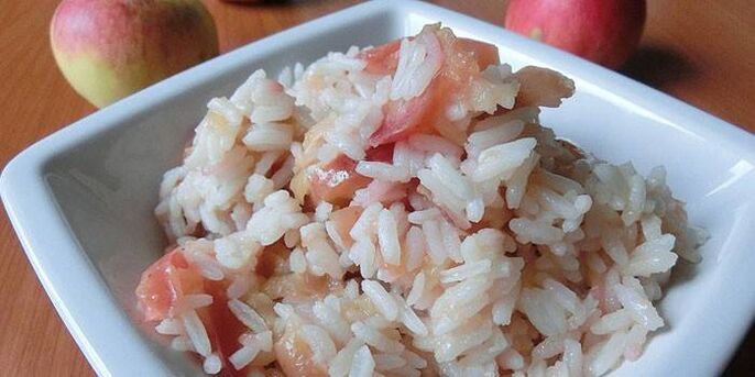 Reis mit Apfel für die Diät